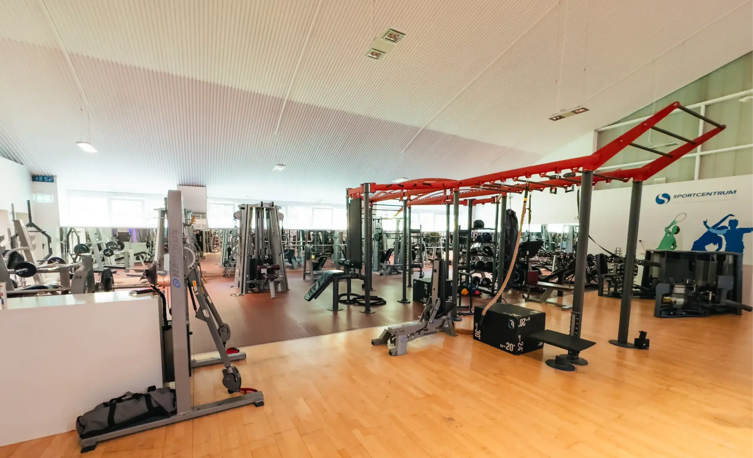 Freihantelbereich im Fitnessstudio