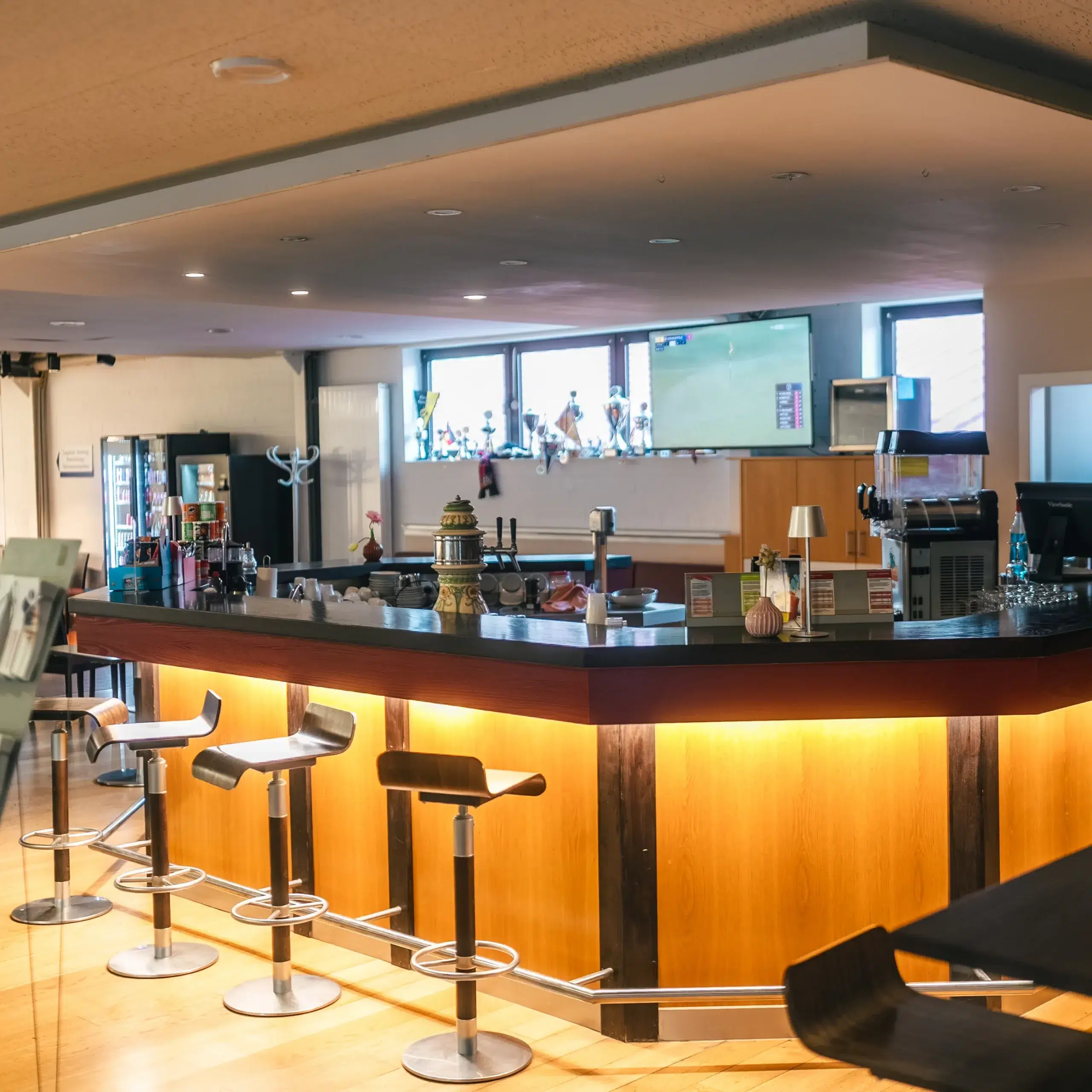 Bistro und Sitzmöglichkeiten