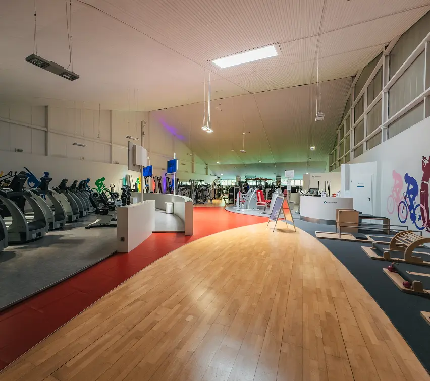 Eingang vom Fitnessraum und zeigt das Gym